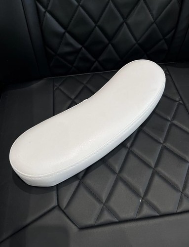 White arm rest - white, hand
